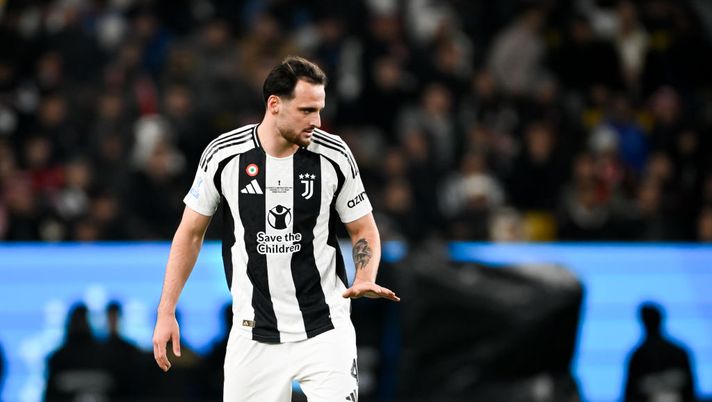 RIYADH, SAUDI ARABIA - JANUARY 03: Federico Gatti of Juventus gestures during the Italian Super Cup Semi-Final match between AC Milan and Juventus at Kingdom Arena on January 03, 2025 in Riyadh, Saudi Arabia. (Photo by Daniele Badolato - Juventus FC/Juventus FC via Getty Images) Milan-autogol