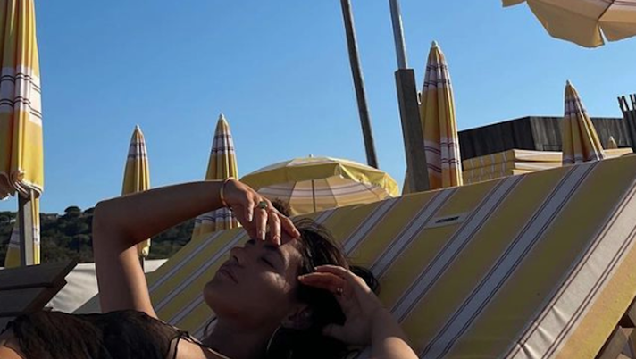 Sarah Kohan, lato B superlativo. L’ex lady Hernandez scatena il web in costume - immagine 1