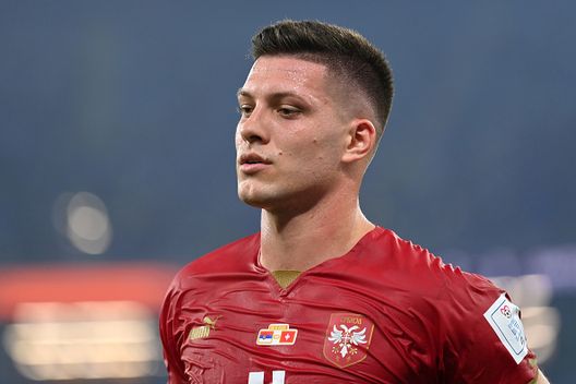 Luka Jovic in campo nel match tra Serbia e Svizzera, durante la Coppa del Mondo 2022. (Foto di Justin Setterfield/Getty Images)