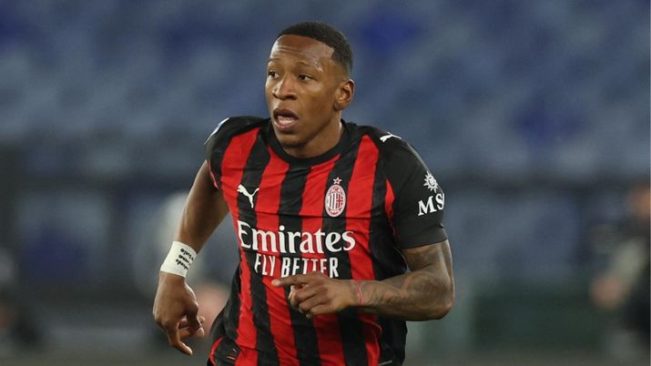 Pervis Estupinan (difensore AC Milan), qui durante Lazio-Milan 1-0 (Serie A 2025-2026) | News (Credits foto: Getty Images) Calciomercato Milan, deciso il futuro di Estupiñán: già contattato il suo agente
