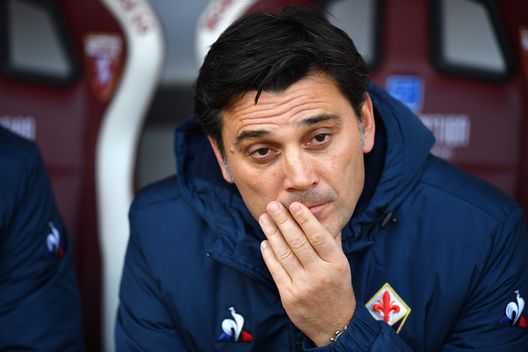 TURIN, ITALY - DECEMBER 08: ACF Fiorentina head coach Vincenzo Montella looks on during the Serie A match between Torino FC and ACF Fiorentina at Stadio Olimpico di Torino on December 8, 2019 in Turin, Italy. (Photo by Valerio Pennicino/Getty Images)