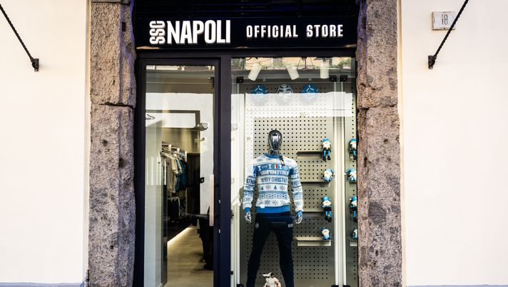 Riapre lo store SSC Napoli di via Calabritto: i dettagli – LE FOTO - immagine 1