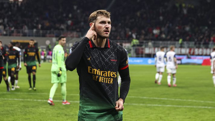 esultanza gol Santiago Giménez AC Milan Milan-Verona 1-0 Serie A 2024-2025