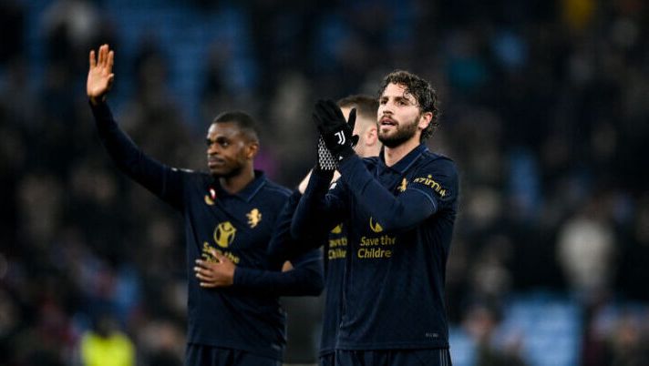 BIRMINGHAM, ENGLAND - NOVEMBER 27: Manuel Locatelli of Juventus during the UEFA Champions League 2024/25 League Phase MD5 match between Aston Villa FC and Juventus at Villa Park on November 27, 2024 in Birmingham, England. (Photo by Daniele Badolato - Juventus FC/Juventus FC via Getty Images) Locatelli: “Juve, siamo questi! Due partite senza gol, ma vorrei sottolineare una cosa” - immagine 1