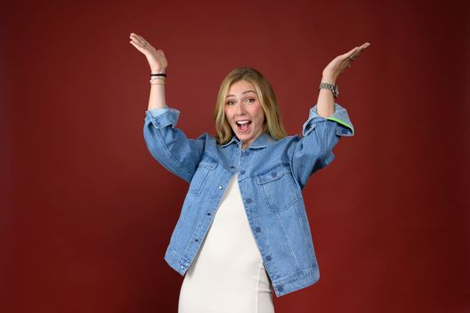 Parigi, Francia - 8 agosto: Mikaela Shiffrin posa sul set del Today Show. (Foto di Kristy Sparow/Getty Images) Dallo sci al calcio: per la campionessa Mikaela Shiffrin una nuova carriera in vista- immagine 2