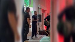 VIDEO – Totti e De Rossi da brividi. I due capitani cantano “Ci vorrebbe un amico”