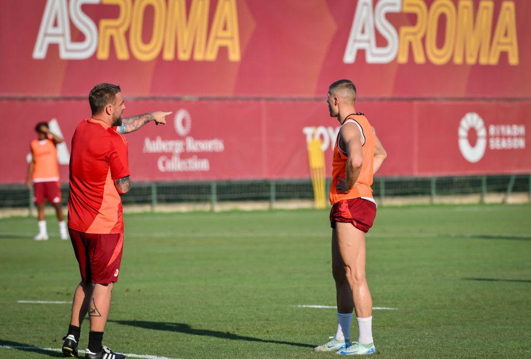 Trigoria, Dovbyk nel primo allenamento con i nuovi compagni – FOTO GALLERY - immagine 20
