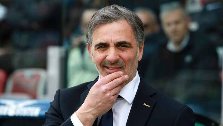 CAGLIARI, ITALY - FEBRUARY 09: Fabio Pecchia coach of Parma looks on during the Serie A match between Cagliari and Parma at Sardegna Arena on February 09, 2025 in Cagliari, Italy. (Photo by Enrico Locci/Getty Images) Pecchia: “Non c’è Hernani! Ci aspettiamo qualcosa in più da Man, su Mihaila e Pellegrino…” - immagine 1