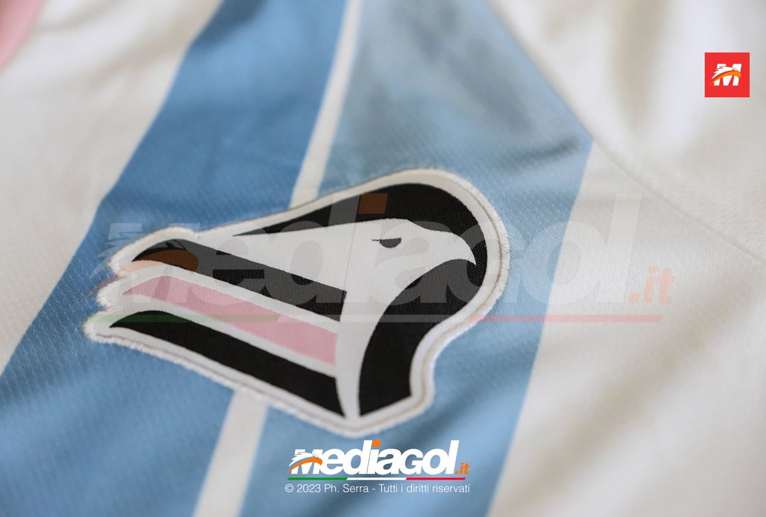FOTO Palermo, inizia la vendita della seconda e terza maglia Puma 2023/2024 (Gallery) - immagine 18