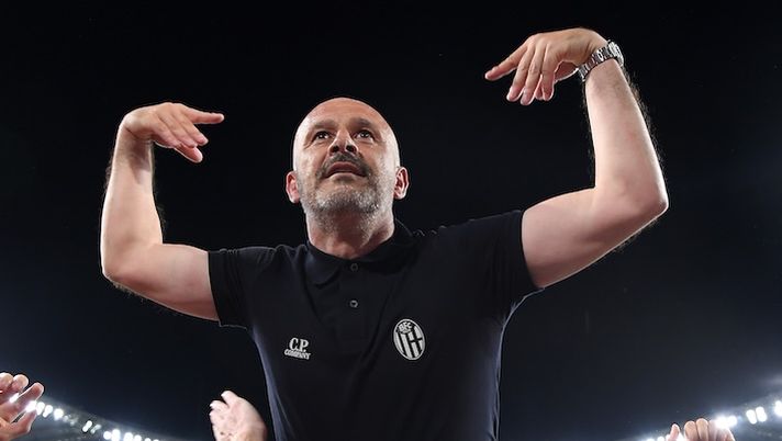ROME, ITALY - MAY 14: Vincenzo Italiano, Head Coach of Bologna, celebrates after the team's victory in the Coppa Italia Final match between AC Milan and Bologna at Stadio Olimpico on May 14, 2025 in Rome, Italy. (Photo by Marco Rosi/Getty Images) Italiano: “Bellissimo alzare la Coppa Italia. Ora va alzato il livello con grandi obiettivi” - immagine 1