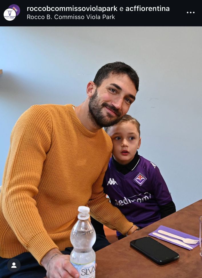 Tifoso in più al Viola Park per la Fiorentina: c’è Cataldi con famiglia- immagine 2