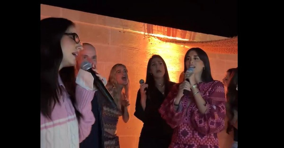 video cecilia rodriguez e giulia de lellis serata karaoke in puglia col pancione