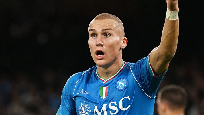 NAPLES, ITALY - OCTOBER 29: Leo Ostigard of SSC Napoli during the Serie A TIM match between SSC Napoli and AC Milan at Stadio Diego Armando Maradona on October 29, 2023 in Naples, Italy. (Photo by Francesco Pecoraro/Getty Images) ostigard rennes