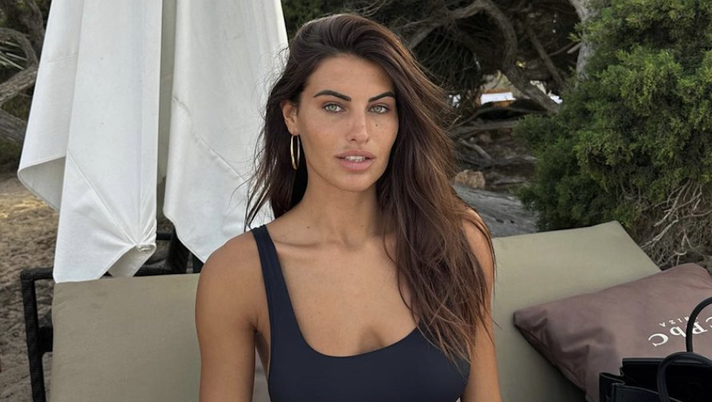 Carolina Stramare lascia senza fiato i fan: il look è super sensuale - immagine 1