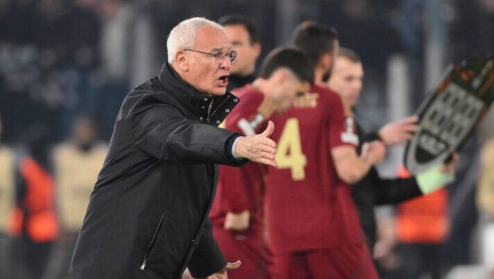 ROME, ITALY - JANUARY 30: AS Roma coach Claudio Ranieri during the UEFA Europa League 2024/25 League Phase MD8 match between AS Roma and Eintracht Frankfurt at Stadio Olimpico on January 30, 2025 in Rome, Italy. (Photo by Luciano Rossi/AS Roma via Getty Images) Europa League, ecco il sorteggio dei playoff: estratta l’avversaria della Roma - immagine 1