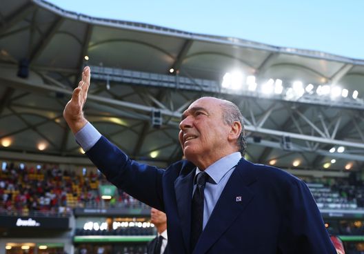 ATHENS, GREECE - MAY 29: Rocco Commisso, American Businessman and Owner of ACF Fiorentina, gestures prior to the UEFA Europa Conference League 2023/24 final match between Olympiacos FC and ACF Fiorentina at AEK Arena on May 29, 2024 in Athens, Greece. (Photo by Francois Nel/Getty Images) Ciccio Graziani: “È finito il tempo di Terracciano. Ecco chi prenderei”- immagine 2