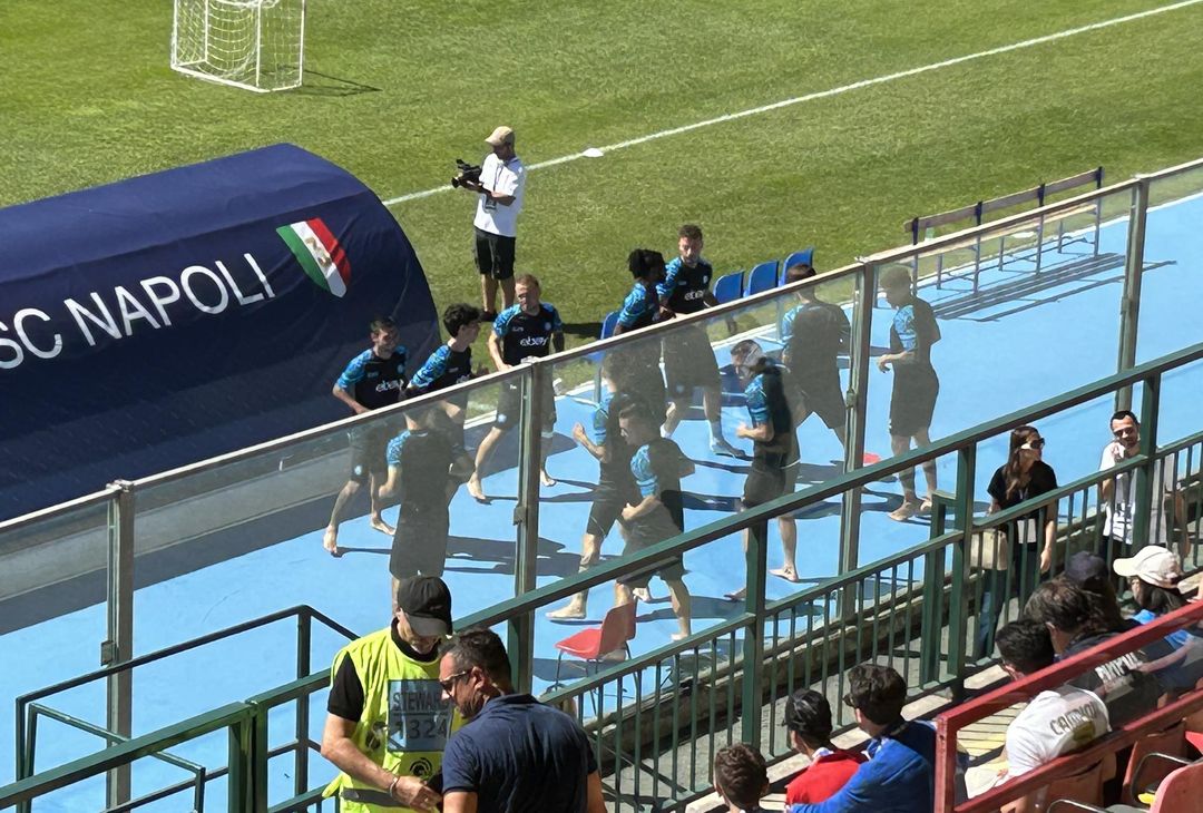 GALLERY Allenamento aerobico per il Napoli: azzurri a piedi nudi - immagine 2