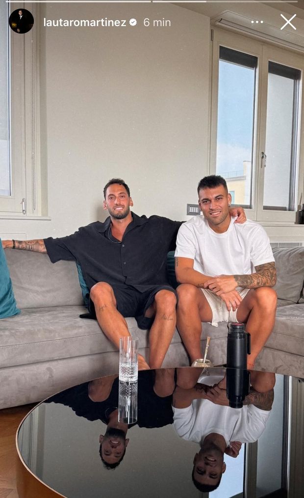 Pace fatta tra Calhanoglu e Lautaro: la foto! Romano: “È la conferma che Hakan rimarrà”- immagine 2