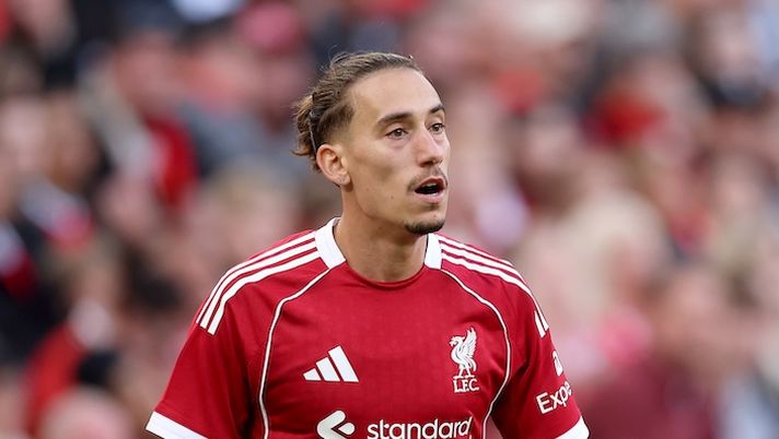 LIVERPOOL, ENGLAND - AUGUST 04: Kostas Tsimikas of Liverpool during the pre-season friendly match between Liverpool v Athletic Club Bilbao at Anfield on August 04, 2025 in Liverpool, England. (Photo by Carl Recine/Getty Images) Romano – La Roma lavora a due operazioni: contatti per Tsimikas e George, le ultimissime - immagine 1