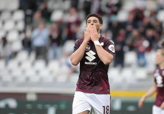 Che Adams of Torino FC celebrating after scoring a goal during the Italian Serie A 2024/25 season, football match between Torino FC and Udinese Calcio on 23 April 2025 at Stadio Olimpico Grande Torino, Turin, Italy. Photo Nderim Kacel Baroni e la gestione dell’attacco: avanti col 4-3-3, sullo sfondo le due punte- immagine 2