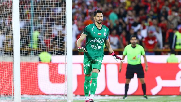 Iran, giocatore squalificato per aver abbracciato tifosa entrata in campo- immagine 3