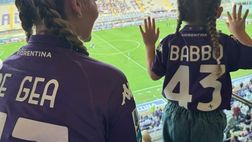 FOTO – Moglie e figlia di De Gea in tribuna al Franchi con la maglia del “babbo”