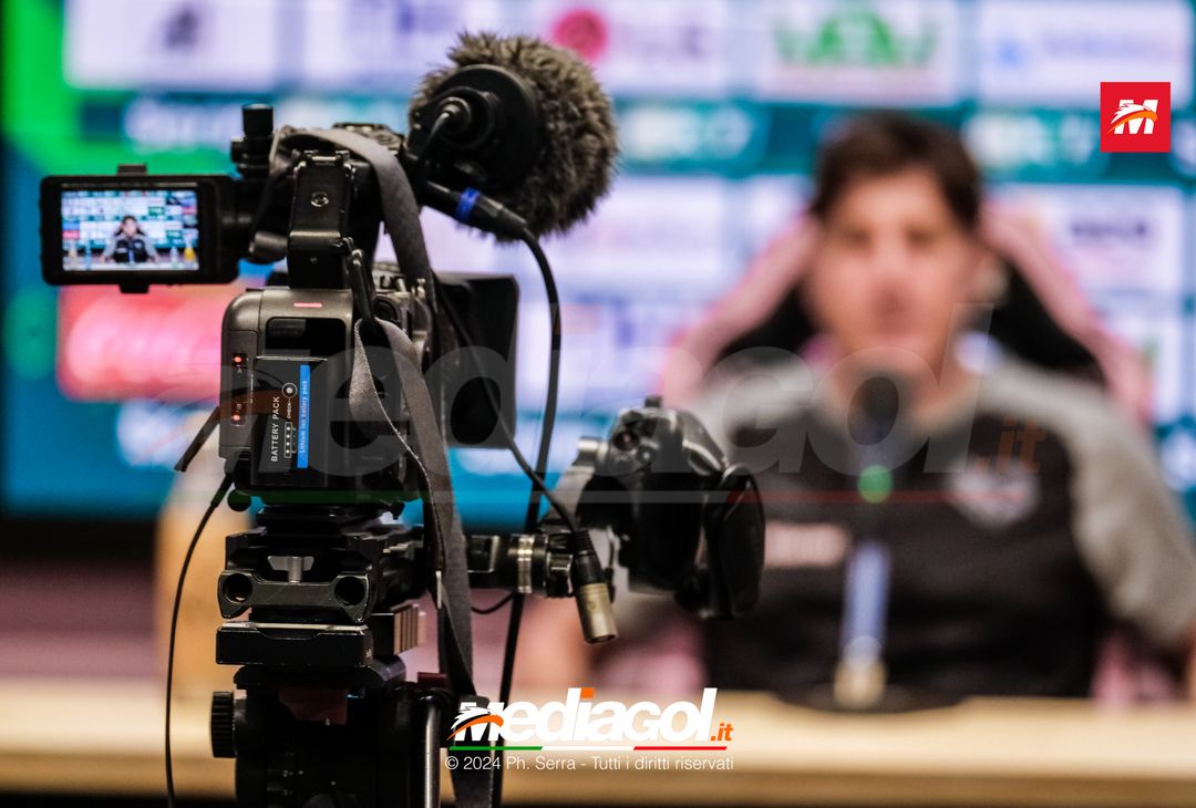 FOTO PALERMO, verso il Venezia: mister Mignani in sala stampa al CFA (GALLERY) - immagine 17