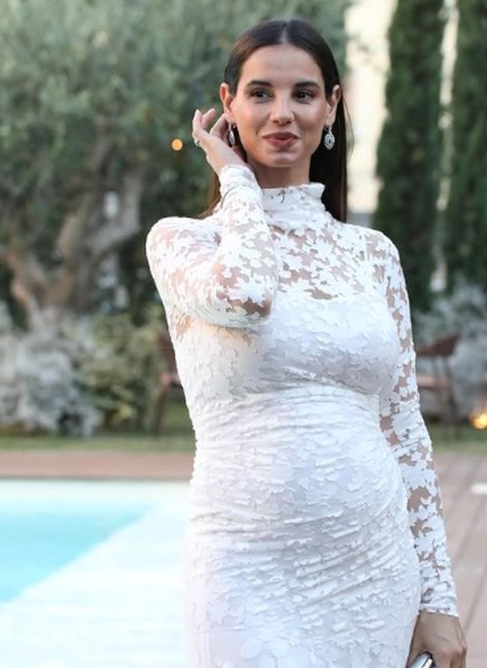 La foto postata dall'attrice sul suo profilo Instagram Francesca Chillemi, red carpet a Benevento col pancione a sorpresa- immagine 2