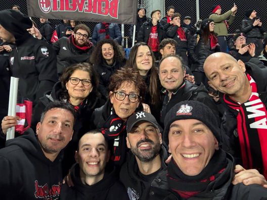 Milan Club Benevento, Dell’Elba racconta: “Dal derby di Seedorf a oggi: 400 soci e un solo cuore rossonero”- immagine 3