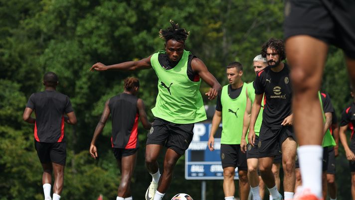 Samuel Chukwueze (attaccante AC Milan), qui durante una seduta di allenamento con i rossoneri nel New Jersey | Milan News (Getty Images) Samuel Chukwueze AC Milan allenamento New Jersey