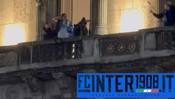 VIDEO FCIN1908 / Scudetto Inter, squadra con i tifosi in Duomo. Scatenato Barella