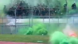 Derby di Casablanca, il cielo oscurato da torce e fumogeni