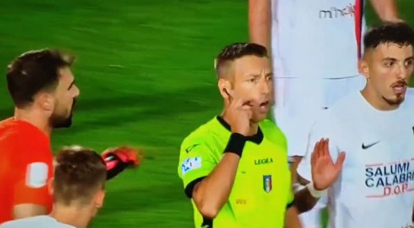 I playout del 1′ giugno, dopo la gara Brescia-Cosenza: violenza, scontri e feriti, 75 Daspo- immagine 2