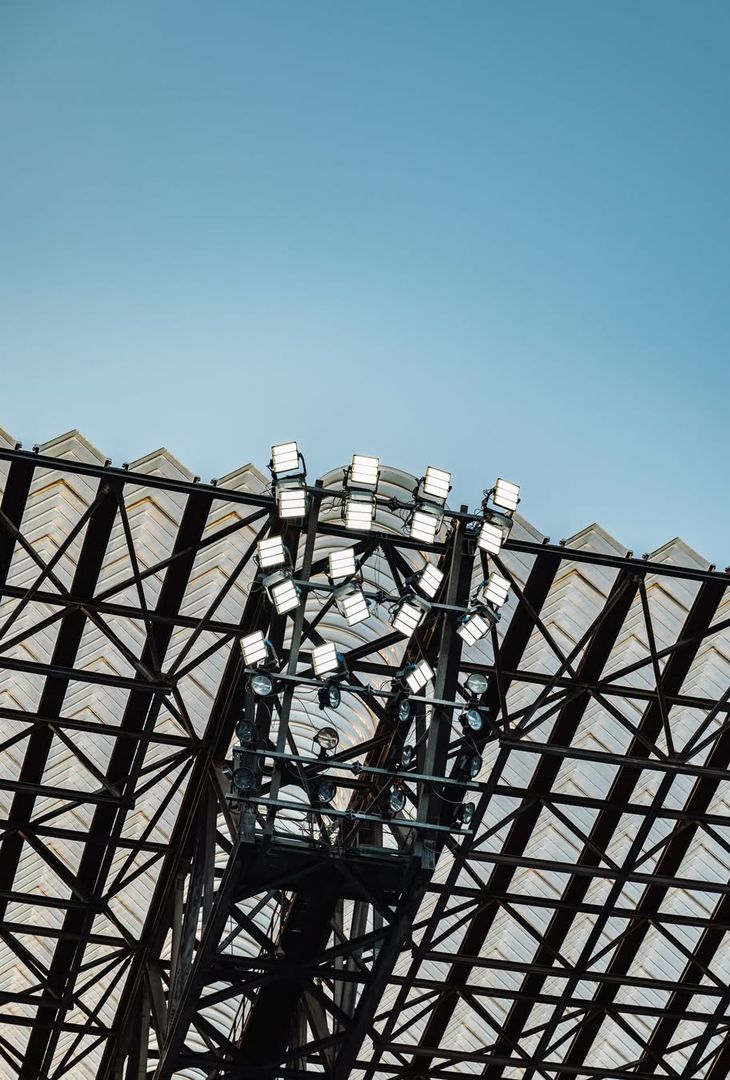 Circa un'ora separa Napoli-Sassuolo dal suo fischio d'inizio. In programma alle 18:00, la gara è valevole per la 21ª giornata di Serie A. Tale battaglia avrà luogo sotto i riflettori dello Stadio Diego Armando Maradona, di cui l'admin dei social azzurri ha pubblicato una serie di scatti sul proprio account Instagram.