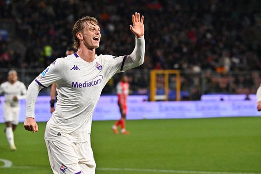 Albert Gudmundsson della Fiorentina esulta per il gol del 4-1 contro la Cremonese (Photo by Marco M. Mantovani/Getty Images) Cremonese-Fiorentina, le statistiche del match: dominio Viola, blackout Nicola- immagine 2