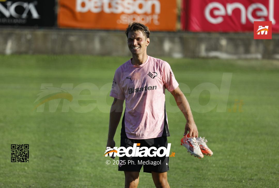 FOTO, allenamenti e contrasti al ritiro del Palermo - immagine 18