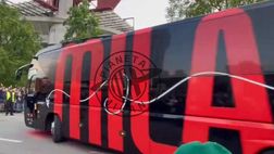 VIDEO, Derby Inter-Milan: pullman rossonero arrivato a ‘San Siro’ | PM News