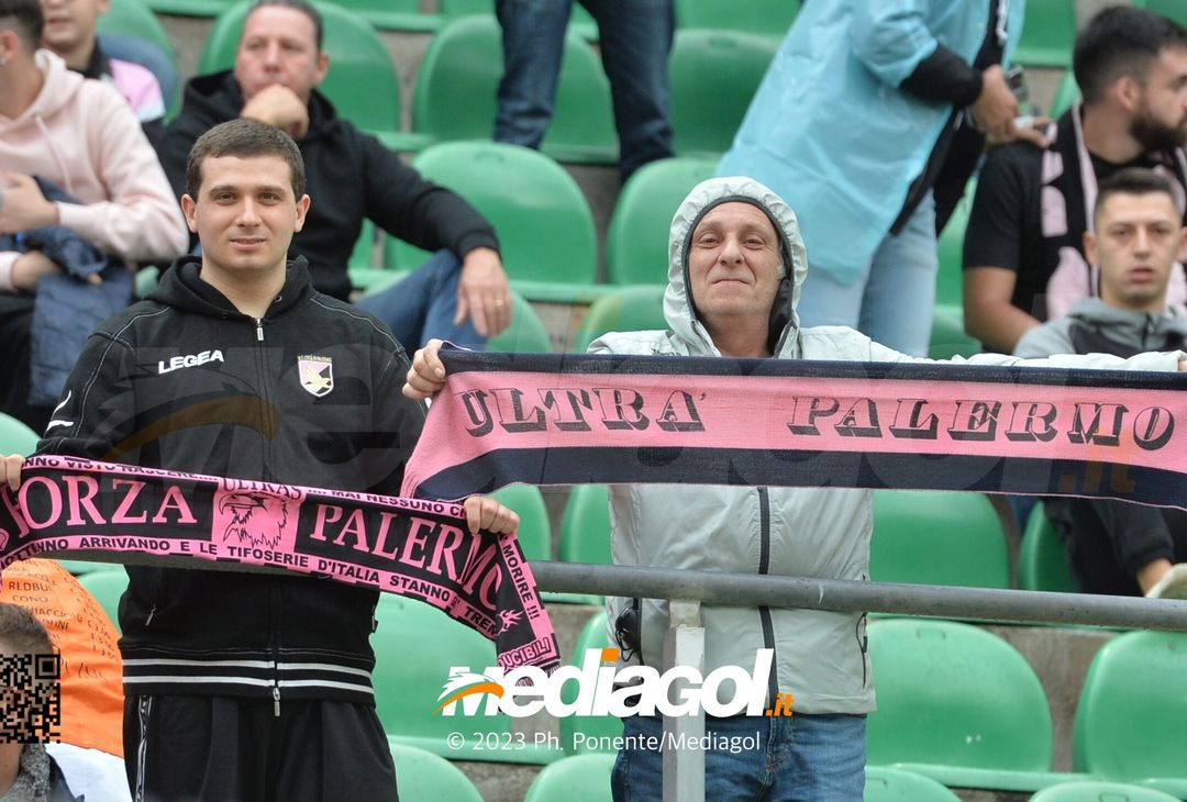FOTOTIFO Palermo-Cittadella 0-1, gli scatti ai tifosi al “Renzo Barbera” (GALLERY) - immagine 35