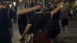 I tifosi della Scozia inneggiano a Maradona: sfottò per i cugini inglesi!