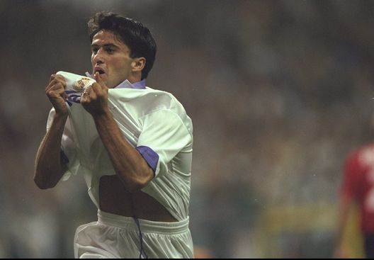 Panucci al Real Madrid dopo un gol contro il Rosenborg in Champions League. (Foto di Allsport UK /Allsport) CUR in Campo, a Foggia Panucci ci sarà: riviviamo insieme la sua straordinaria carriera- immagine 3