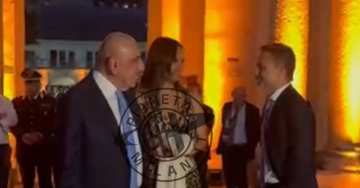 Milan, premio ‘Gentleman’: il saluto tra Galliani e Furlani | VIDEO Milan, premio ‘Gentleman’: il saluto tra Galliani e Furlani | VIDEO