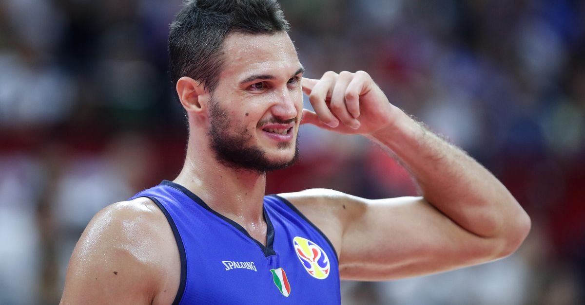 Gallinari annuncia il ritiro, il Milan commenta: “Sei speciale Gallo!”
