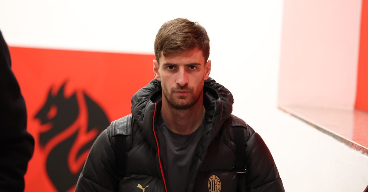 Milan, tegola Gabbia: il centrale rossonero esce zoppicando da San Siro, il video Milan, tegola Gabbia: il centrale rossonero esce zoppicando da San Siro, il video