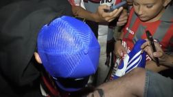 Vardy, pazza accoglienza: tifoso si fa autografare il tatuaggio… di Jamie!