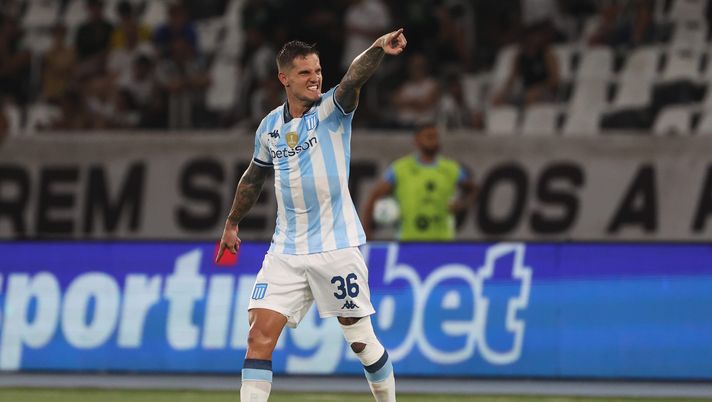 RIO DE JANEIRO, BRAZIL - FEBRUARY 27: Bruno Zuculini of Racing Club celebrates after scoring the team's second goal during the Recopa Sudamericana 2025 Second Leg match between Botafogo and Racing Club at Estadio Olímpico Nilton Santos on February 27, 2025 in Rio de Janeiro, Brazil. (Photo by Wagner Meier/Getty Images) “Mia moglie voleva uccidermi”: Zuculini salta le vacanze e segna col Racing - immagine 1