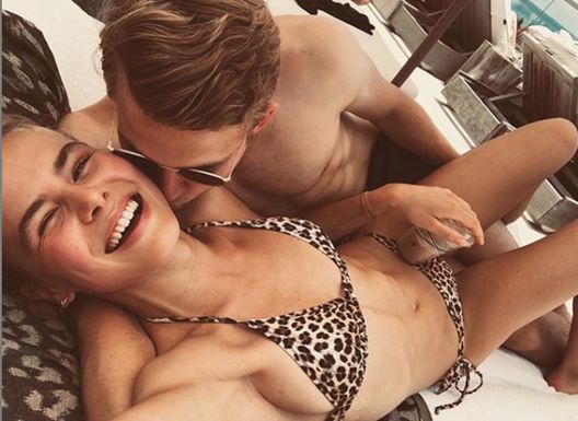 De Ligt e la moglie AnneKee in crisi profonda? Il Sun: “Pensano al divorzio. Lui non sopporta…” De Ligt e fidanzata Anna Kee in vacanza