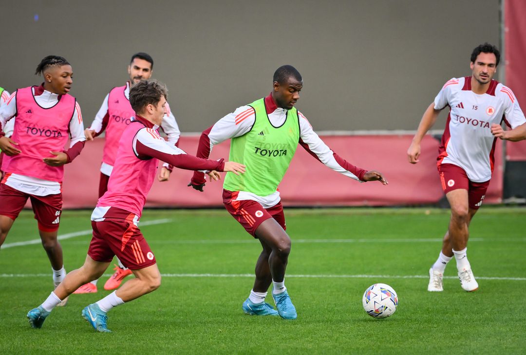 Trigoria, la rifinitura in vista della gara contro il Bologna – FOTO GALLERY - immagine 9