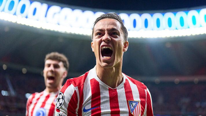 MADRID, SPAIN - SEPTEMBER 30: Giacomo Raspadori of Atletico de Madrid celebrates scoring his team's first goal during the UEFA Champions League 2025/26 League Phase MD2 match between Atletico de Madrid and Eintracht Frankfurt at Estadio Metropolitano on September 30, 2025 in Madrid, Spain. (Photo by Angel Martinez/Getty Images) Raspadori può tornare in Italia! Cominciata la trattativa con l’Atletico: il punto di Matteo Moretto - immagine 1