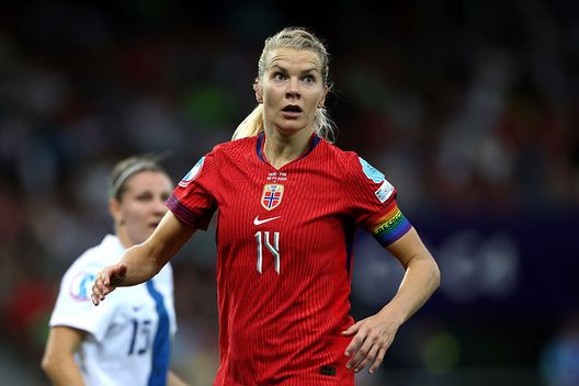 Sion, Svizzera - 6 luglio 2026: Ada Héderberg durante la partita contro la Finlandia. (Foto di Eddie Keogh/Getty Images) Norvegia-Italia, dove vedere i quarti di finale in tv e streaming live- immagine 2