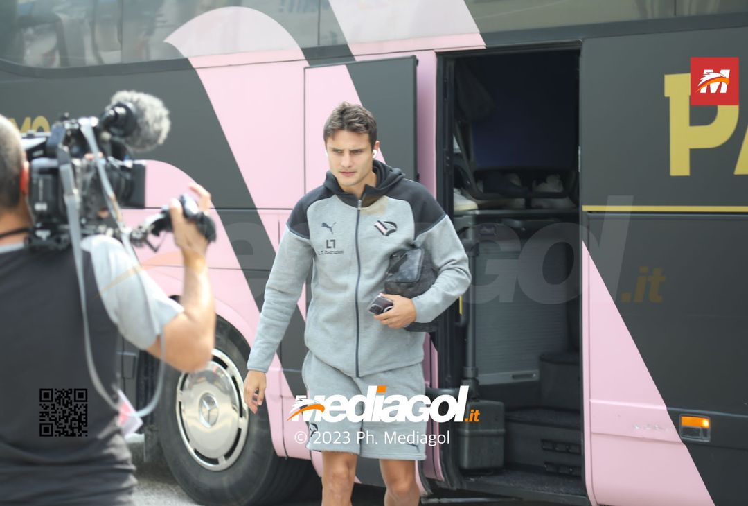 FOTO Bologna-Palermo, i rosanero arrivano allo stadio di Rovereto (Gallery) - immagine 16